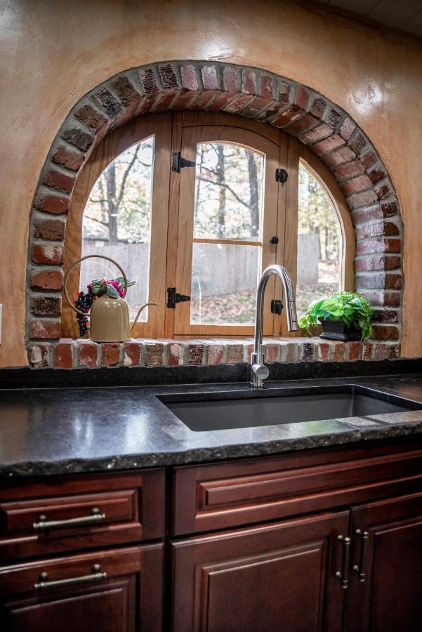 The Hobbit House, Fantasy Comes Home! Russellville Buitenkant foto