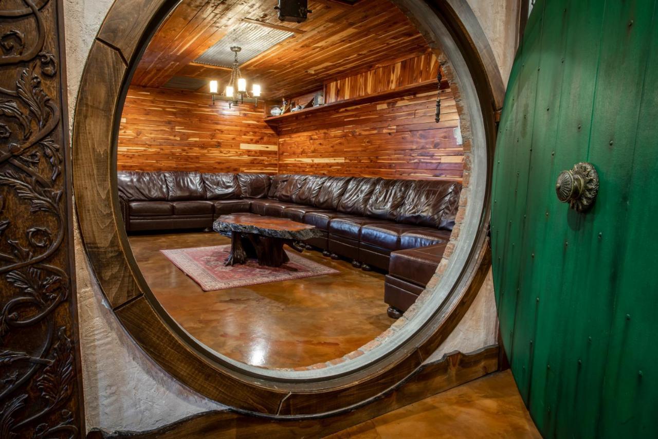 The Hobbit House, Fantasy Comes Home! Russellville Buitenkant foto
