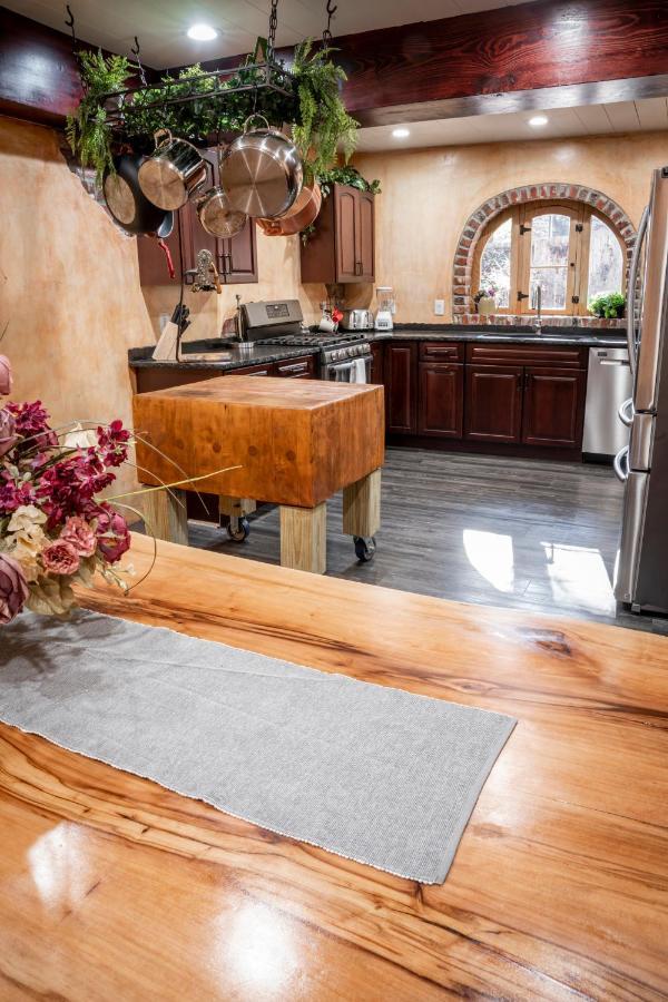 The Hobbit House, Fantasy Comes Home! Russellville Buitenkant foto